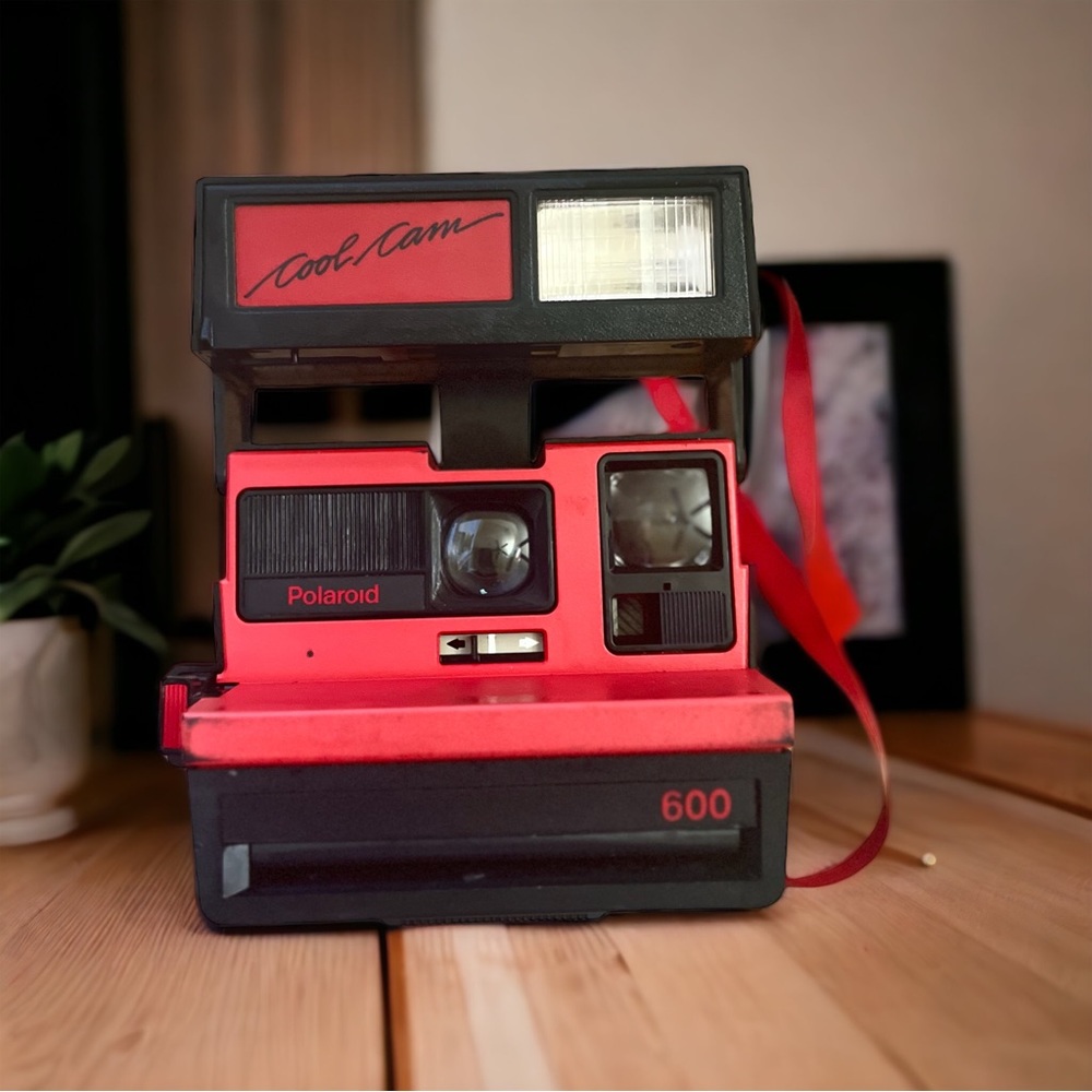 Vintage Polaroid Cool Cam 600 Instant Film Camera   Black & Red - UNTESTED